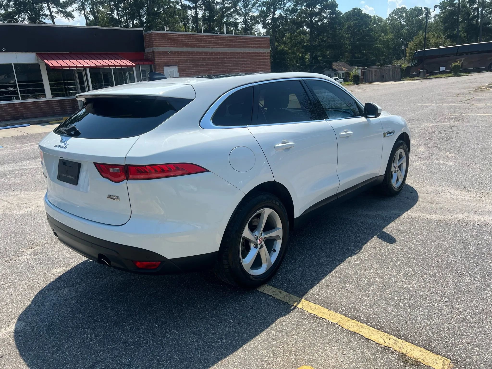 Used 2020 Jaguar F-PACE Premium image 4