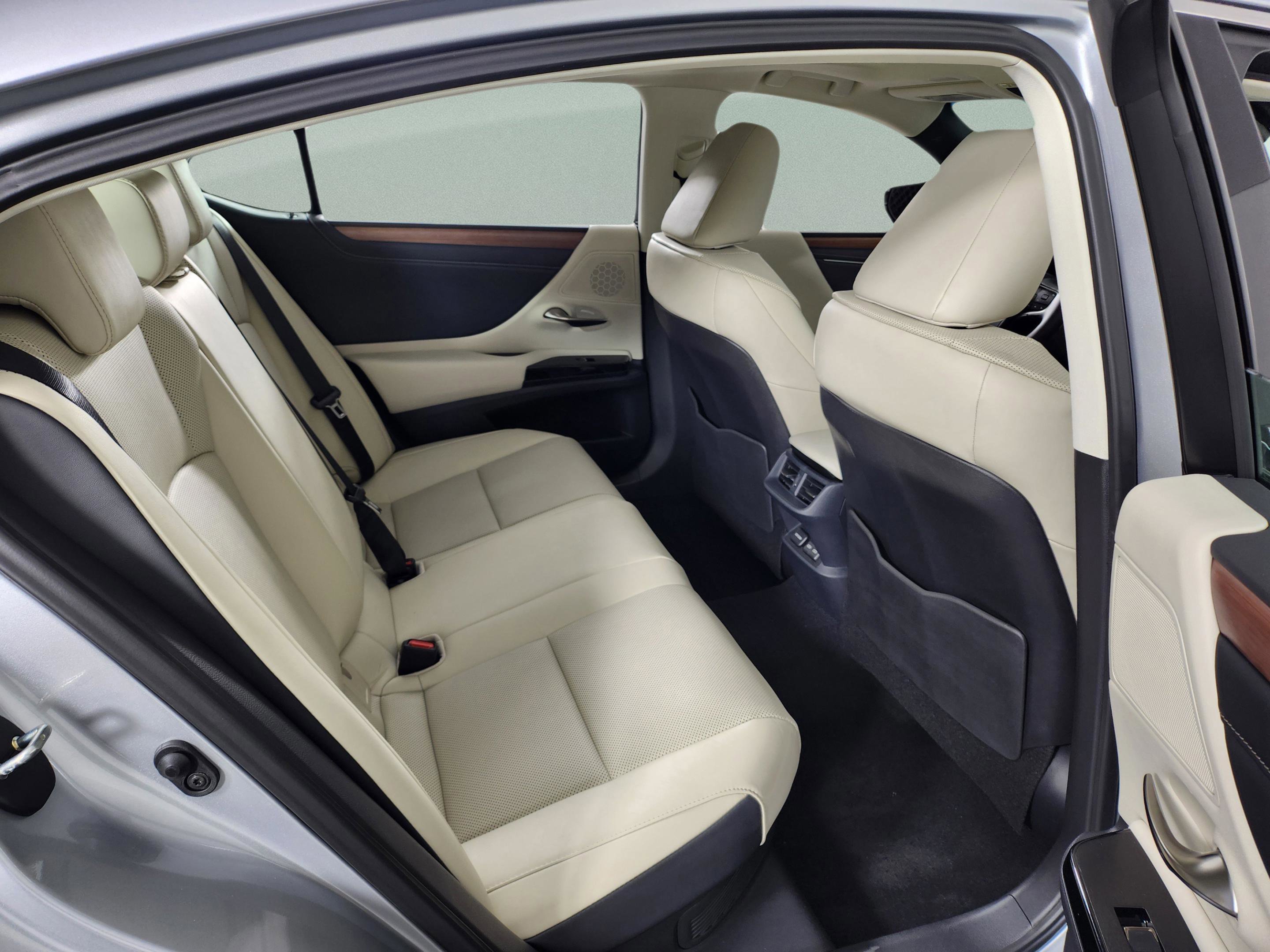 New 2025 Lexus ES 300h w/ Premium Package image 32