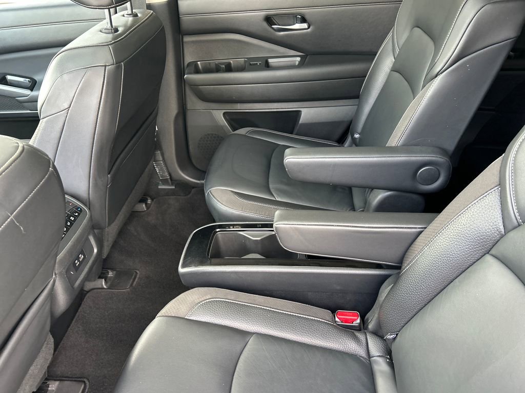 Used 2022 Nissan Pathfinder SL w/ SL Premium Package FWD image 32