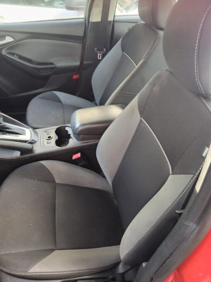 Used 2014 Ford Focus SE w/ SE Winter Package image 10