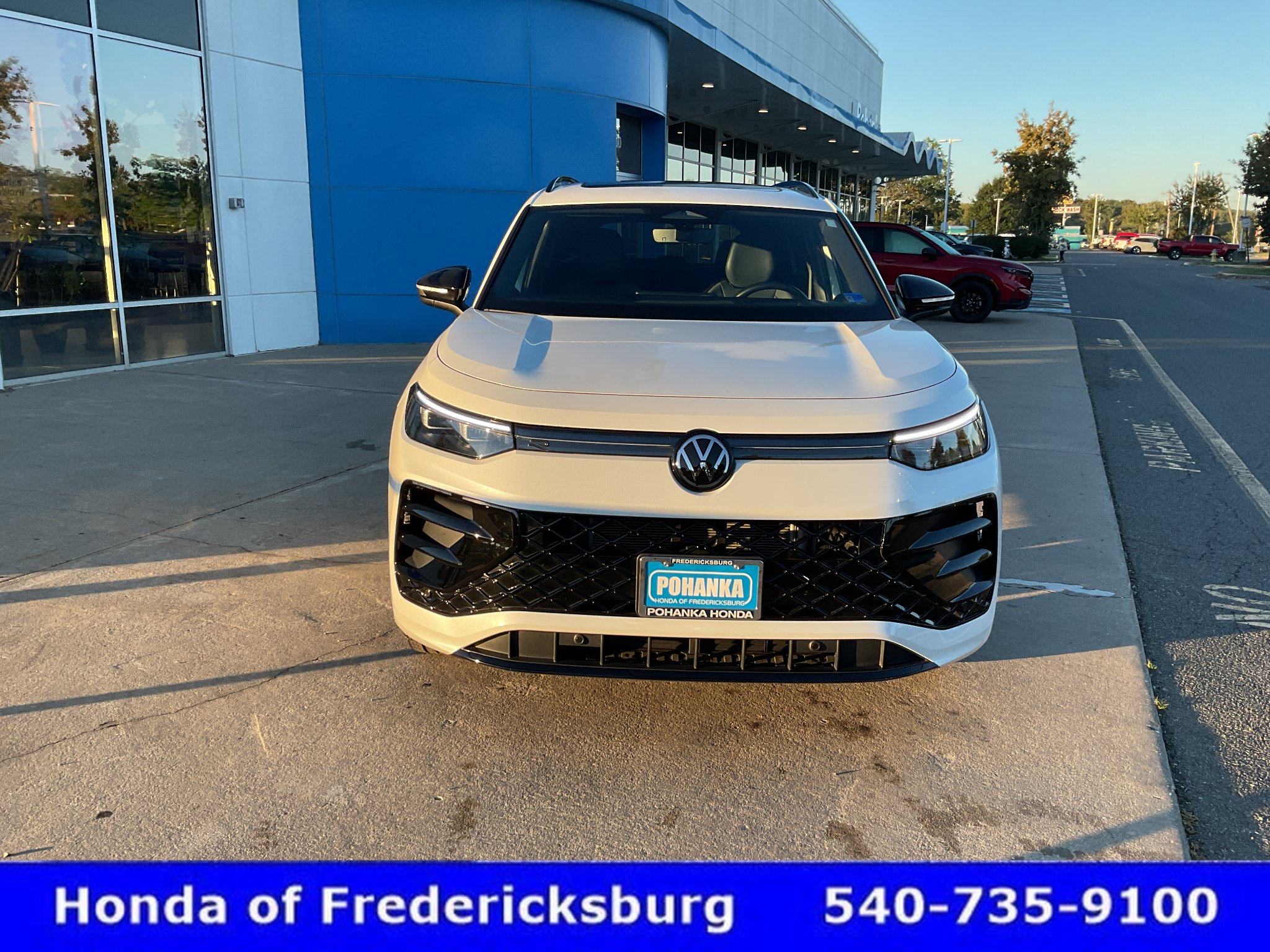 Used 2025 Volkswagen Tiguan SE R-Line AWD/4WD image 9