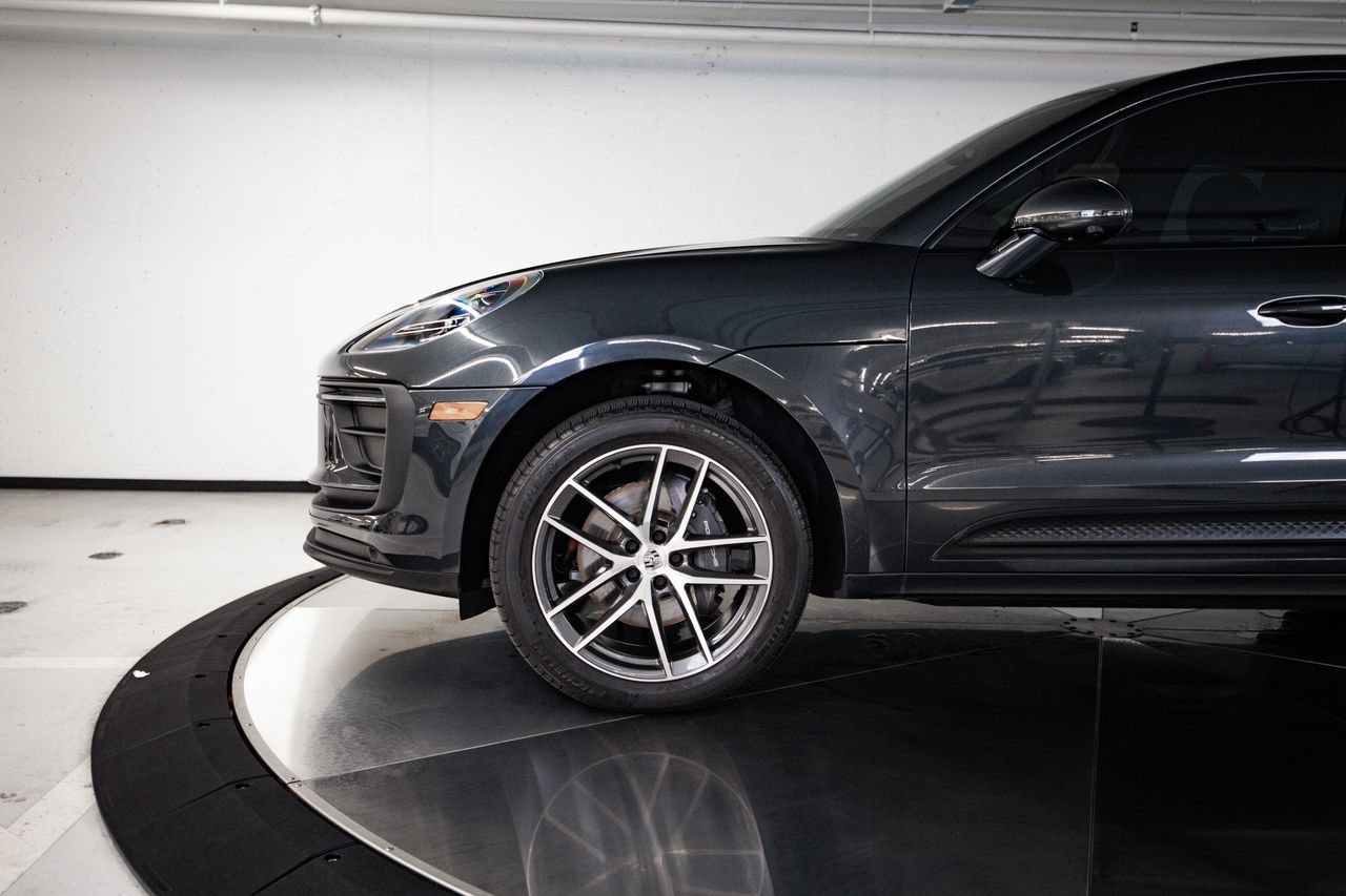 Certified 2024 Porsche Macan AWD/4WD image 11