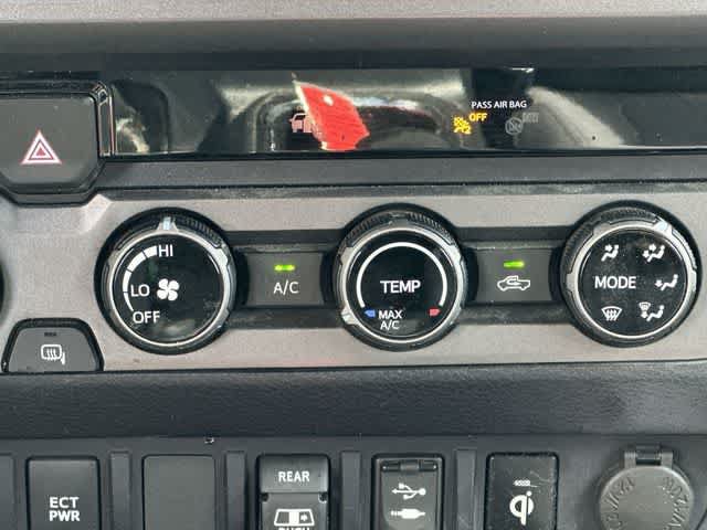 Used 2018 Toyota Tacoma TRD Sport AWD/4WD image 15