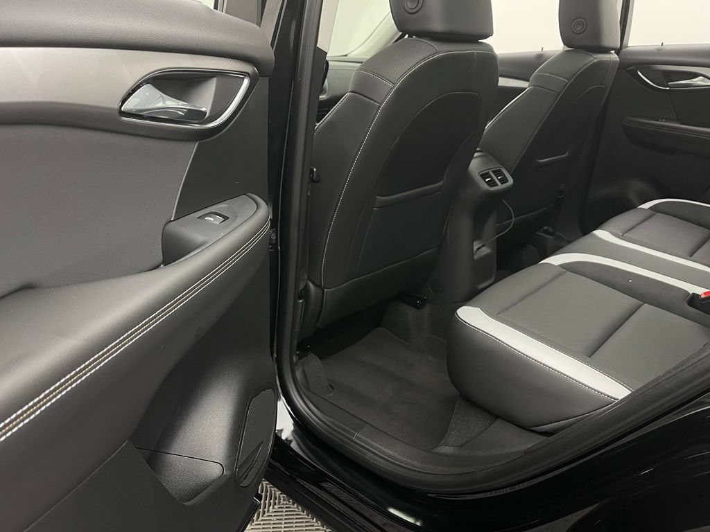 Used 2025 Buick Envision Sport Touring AWD/4WD image 38