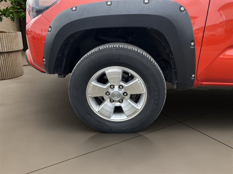 Used 2016 Toyota Tacoma TRD Sport AWD/4WD image 12