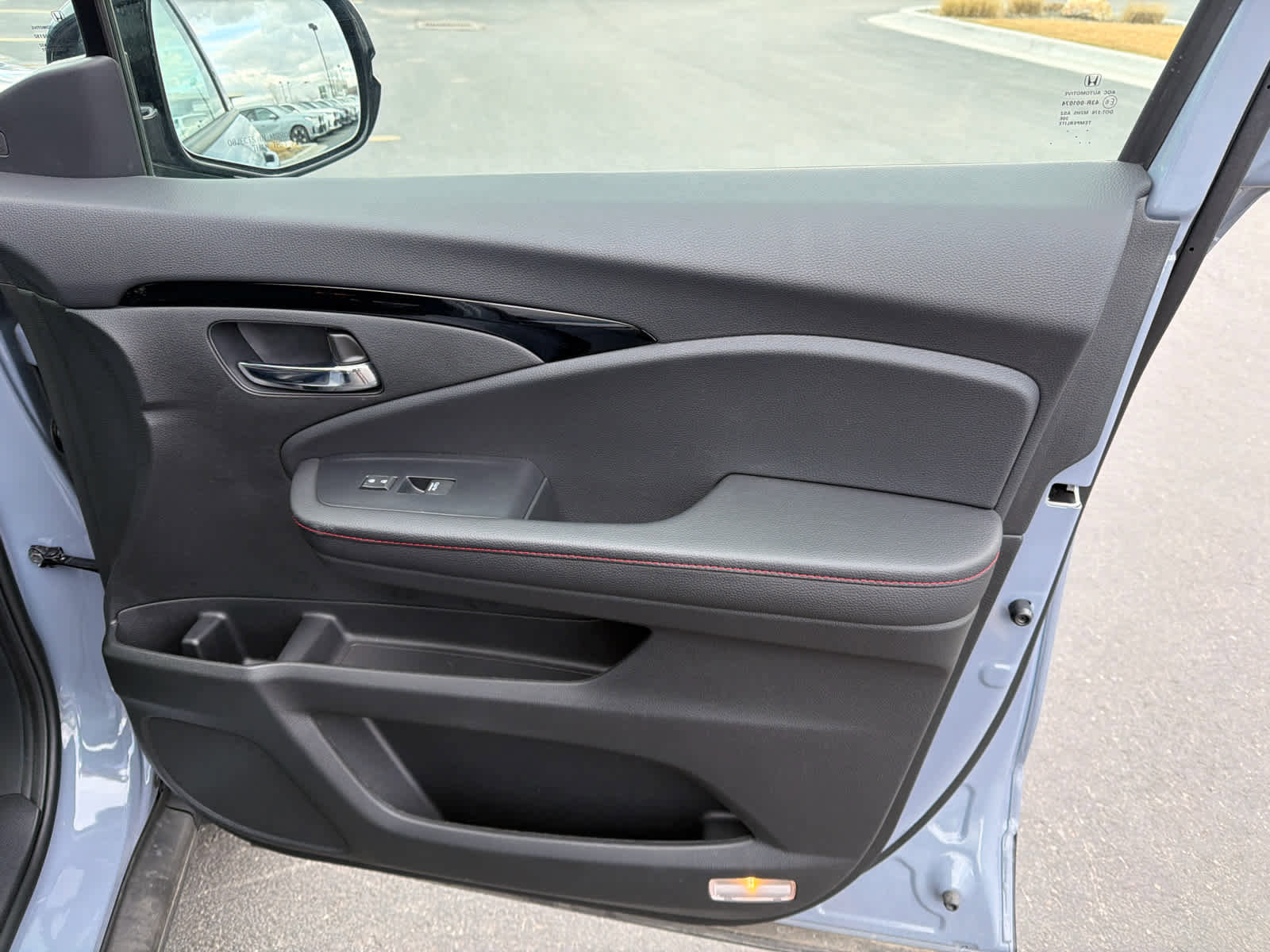 Used 2025 Honda Ridgeline Black Edition image 15