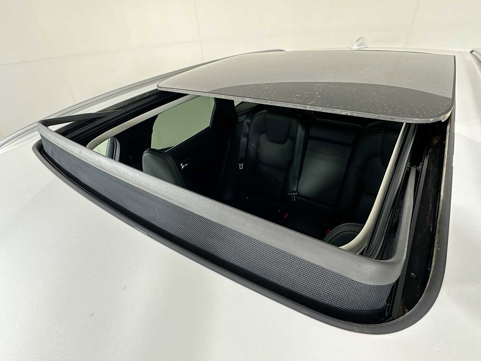 Used 2022 Volvo XC60 B6 Inscription w/ Advanced Package image 20