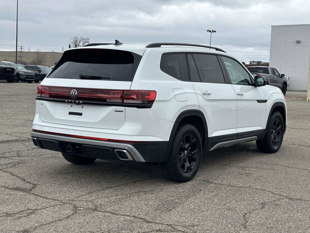 Certified 2025 Volkswagen Atlas Peak Edition SE image 4