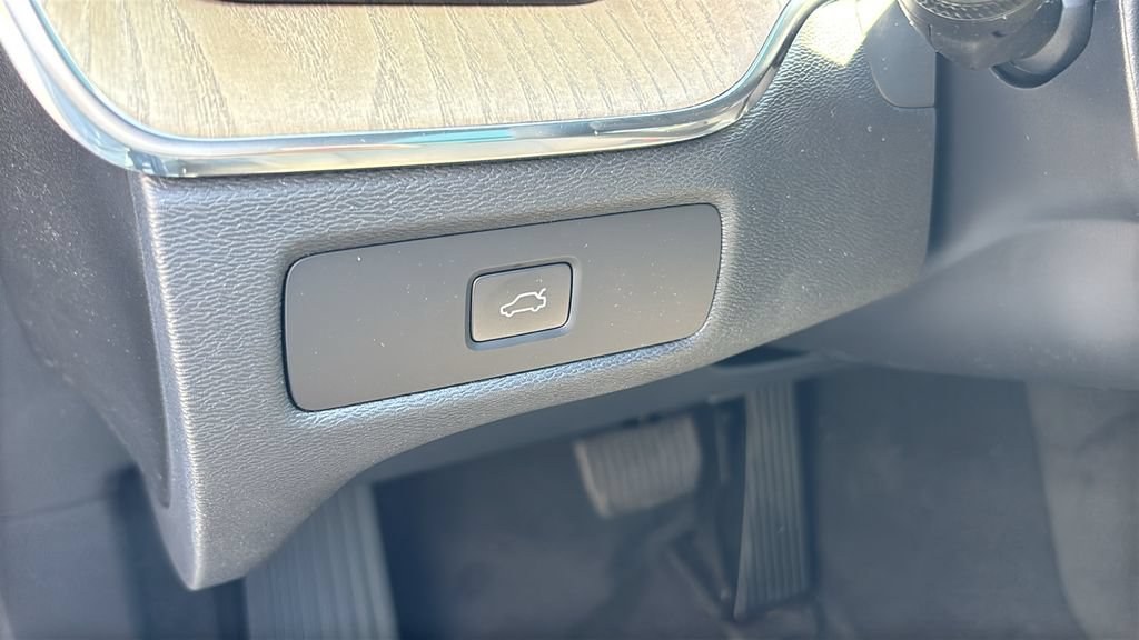 New 2026 Volvo XC60 B5 Plus w/ Protection Package Premier AWD/4WD image 13