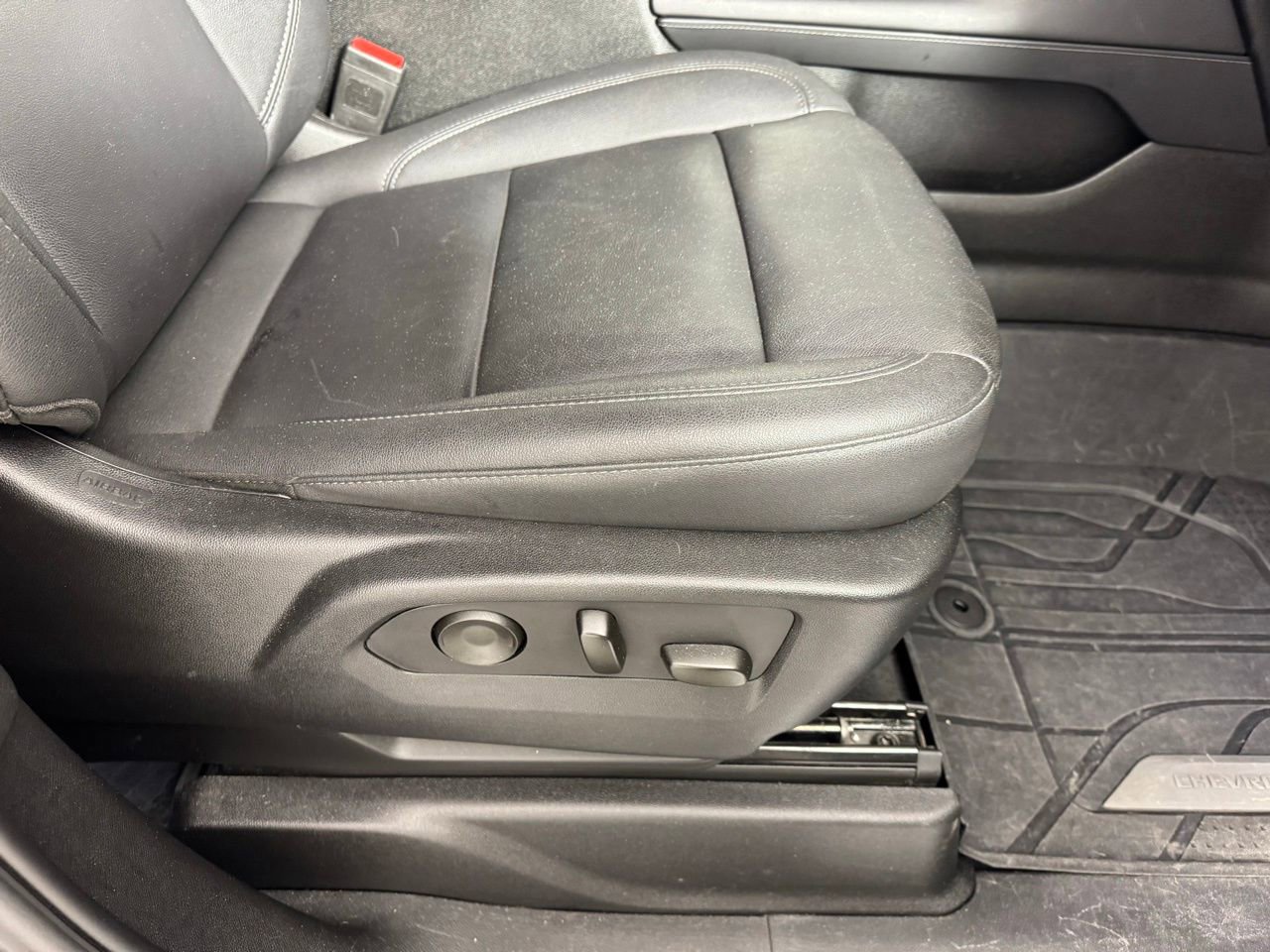 Used 2023 Chevrolet Tahoe Z71 w/ Luxury Package image 34