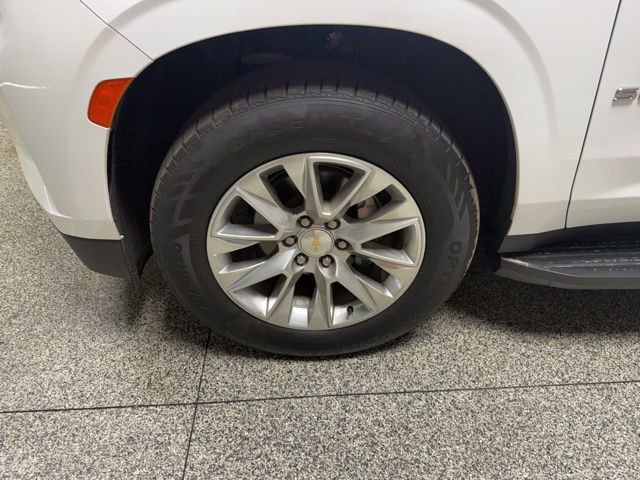 Used 2023 Chevrolet Suburban Premier image 4