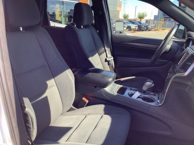 Used 2018 Jeep Grand Cherokee Laredo RWD image 36