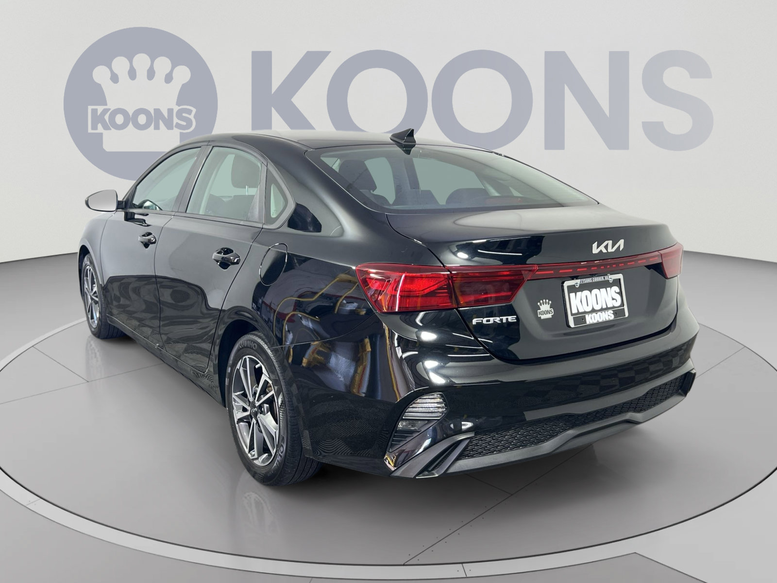 Used 2023 Kia Forte LXS FWD image 4