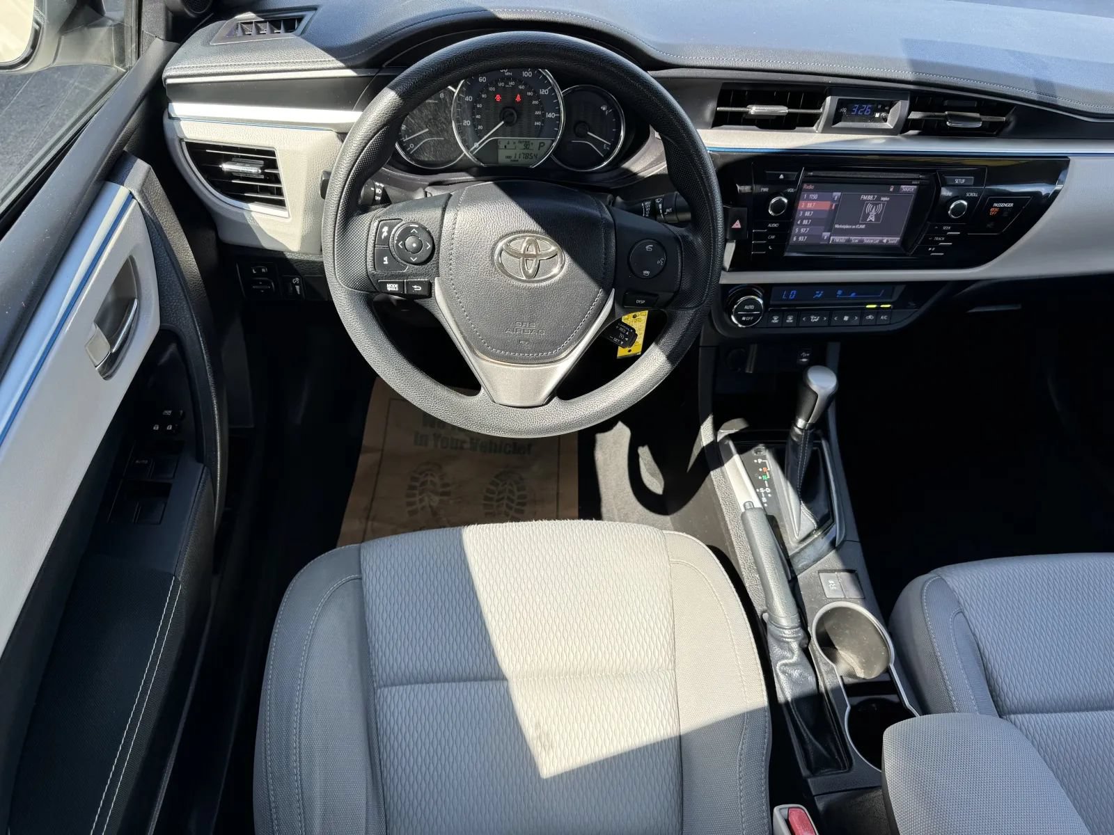 Used 2016 Toyota Corolla LE FWD image 17