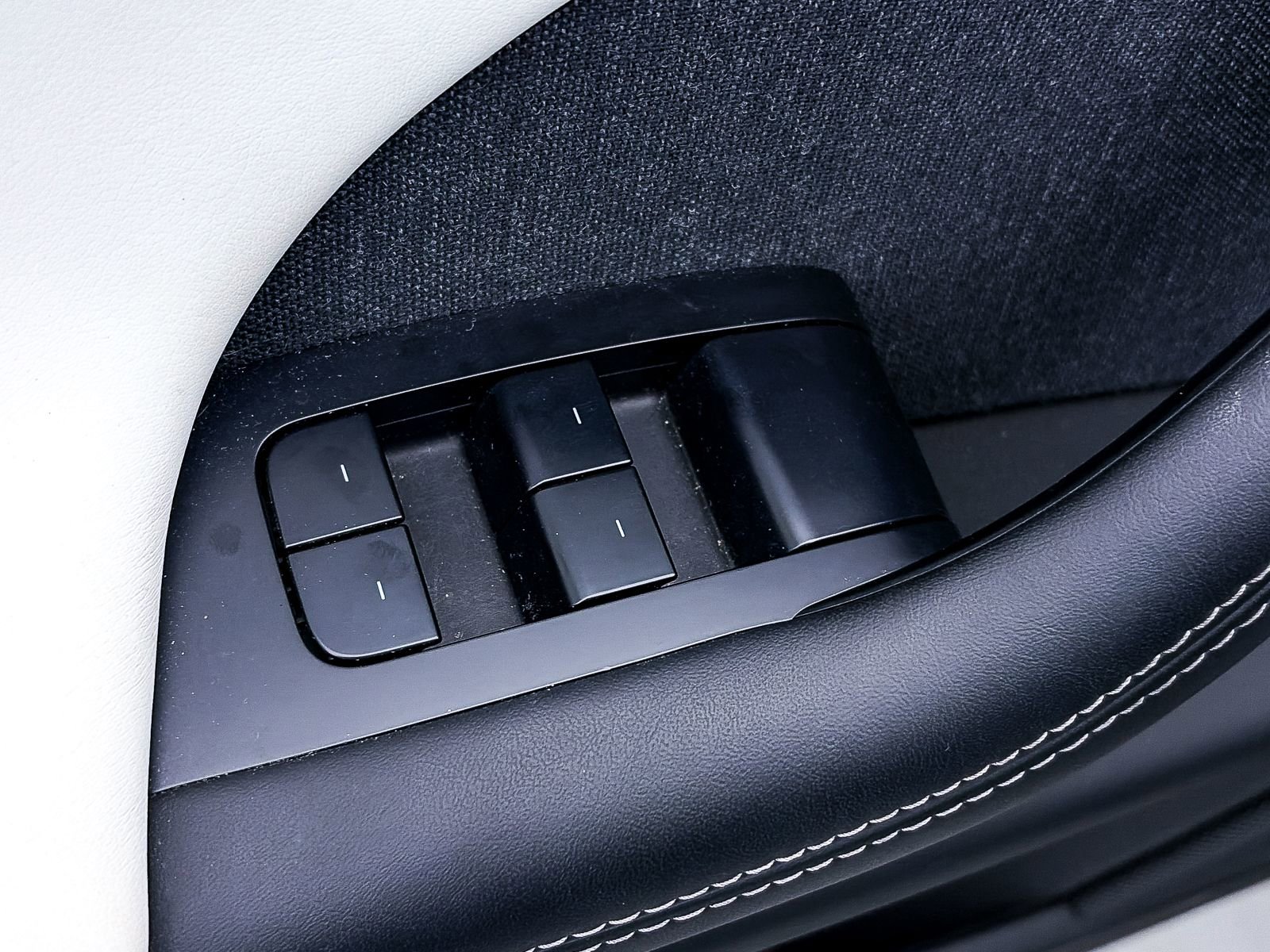 Used 2022 Tesla Model X image 17