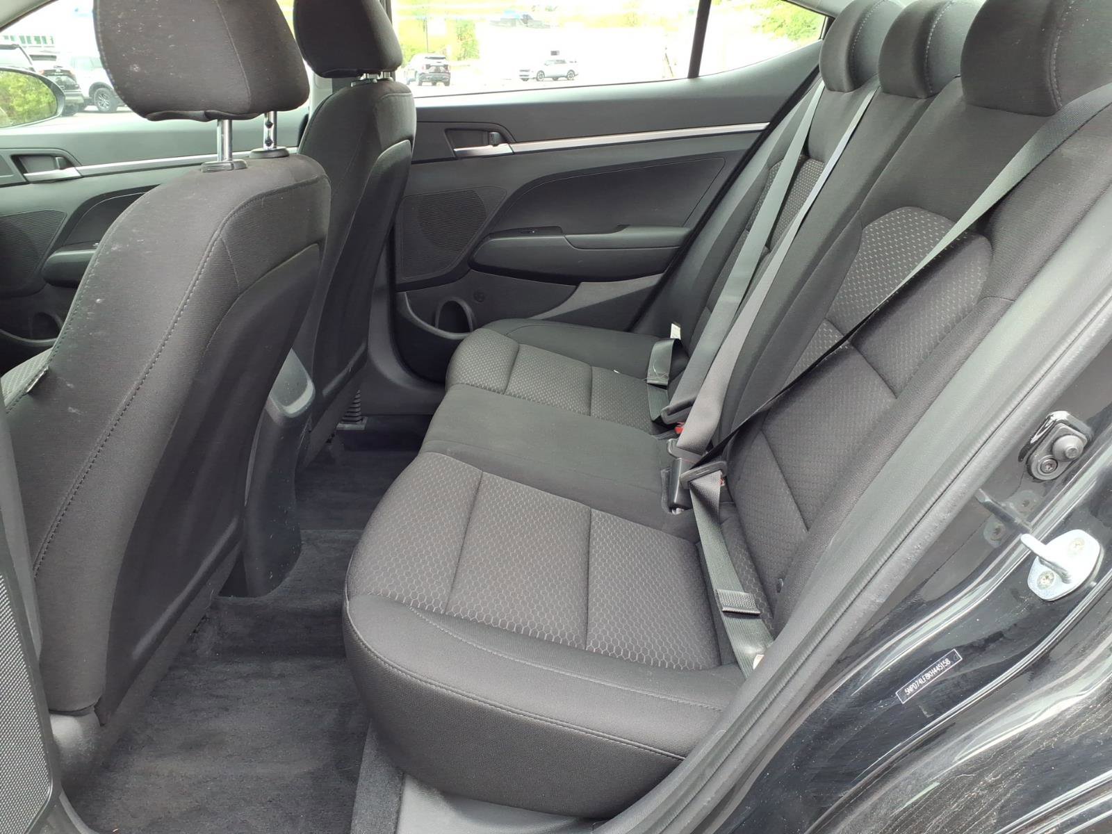 Used 2019 Hyundai Elantra SE w/ Cargo Package FWD image 5