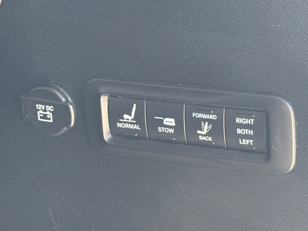 Used 2018 Chrysler Pacifica Limited FWD image 19
