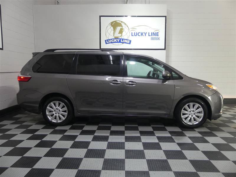 Used 2017 Toyota Sienna XLE Premium AWD/4WD image 6