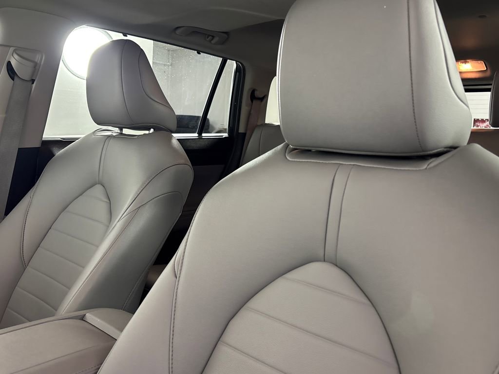 Used 2023 Toyota Highlander XLE image 10