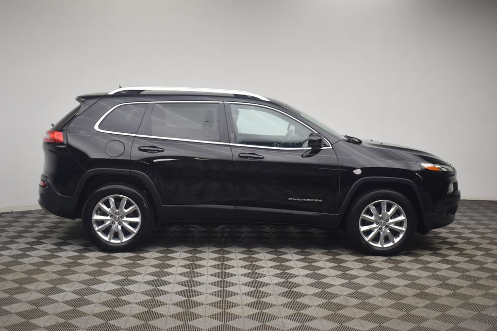 Used 2017 Jeep Cherokee Limited AWD/4WD image 12