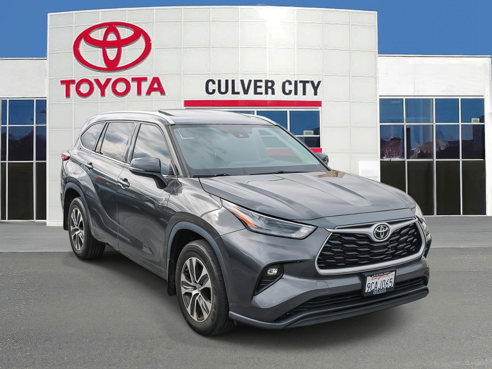 Used 2022 Toyota Highlander XLE