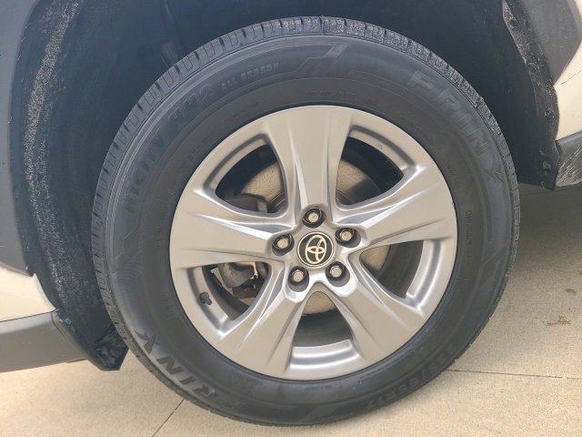 Used 2022 Toyota RAV4 XLE image 12