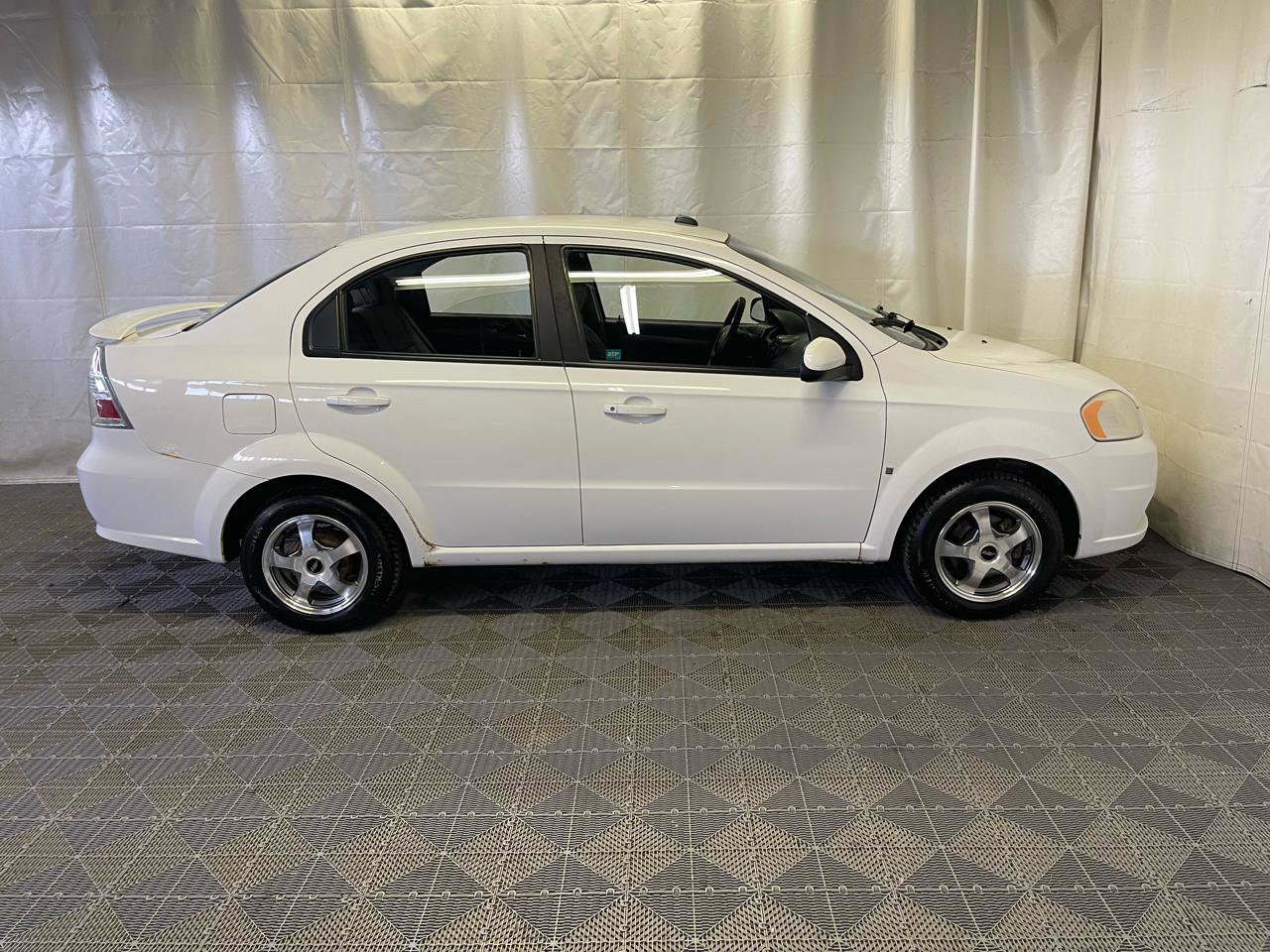Used 2009 Chevrolet Aveo LT w/ Power and Convenience Package image 9