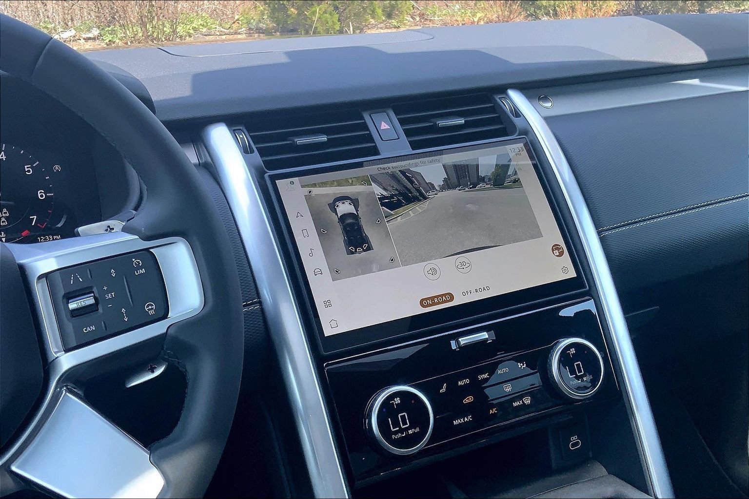 Certified 2025 Land Rover Discovery Dynamic SE AWD/4WD image 6