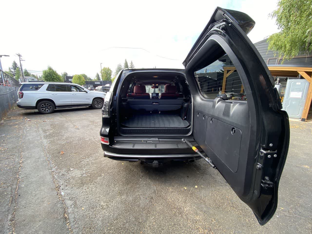 Used 2023 Lexus GX 460 Luxury w/ Sport Design Package AWD/4WD image 29
