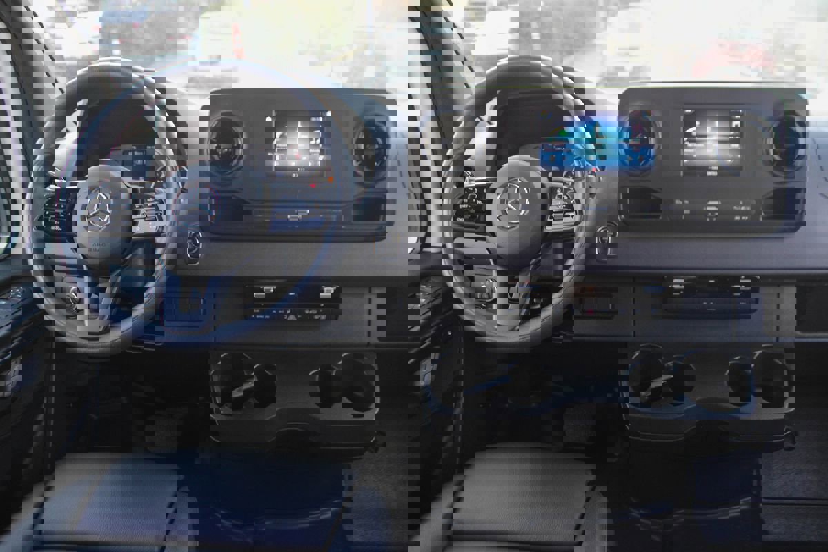 Used 2024 Mercedes-Benz Sprinter 2500 image 11