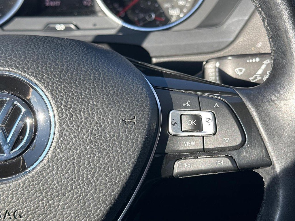 Used 2019 Volkswagen Tiguan SE w/ Panoramic Sunroof Package image 25