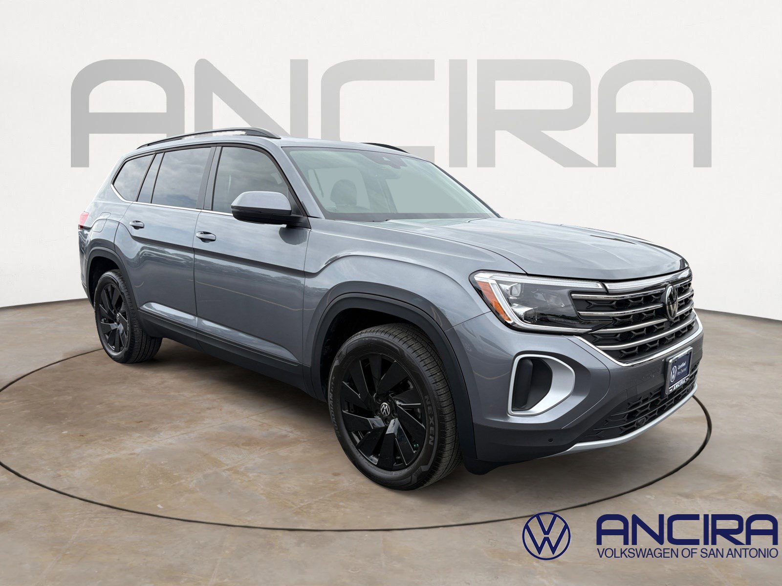 Certified 2025 Volkswagen Atlas SE FWD image 1