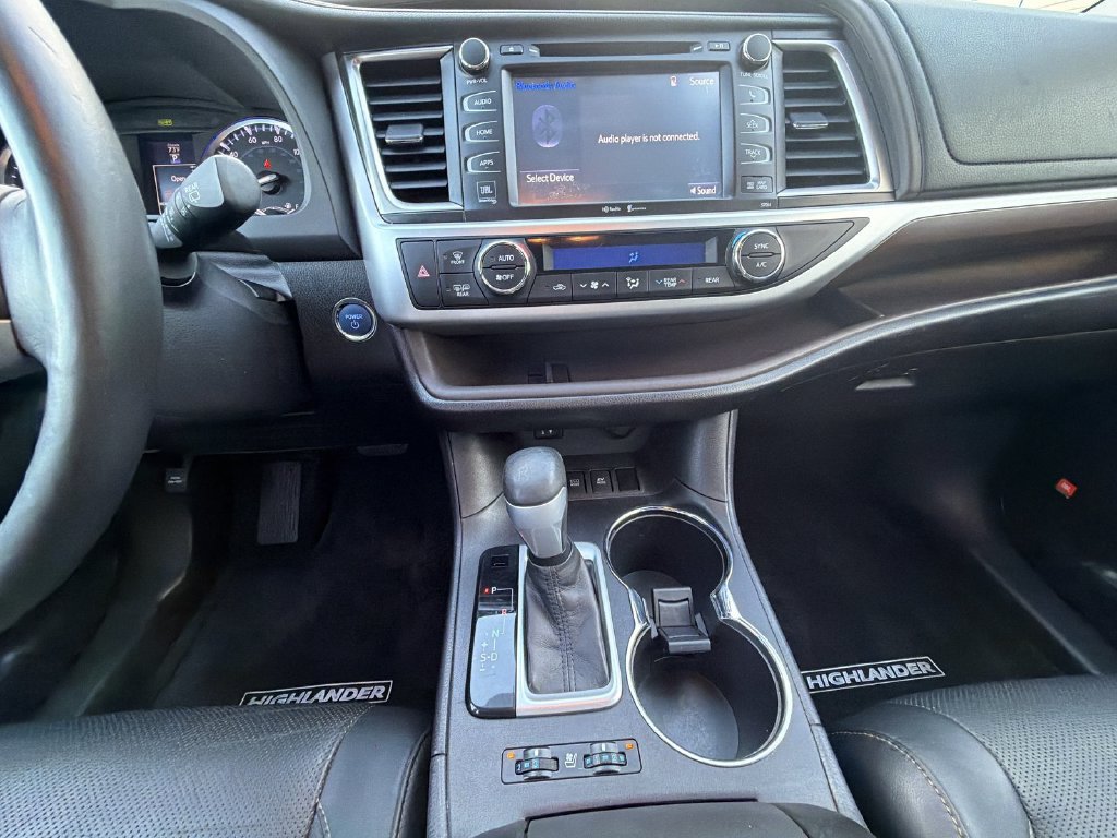 Used 2014 Toyota Highlander Limited Platinum AWD/4WD image 24