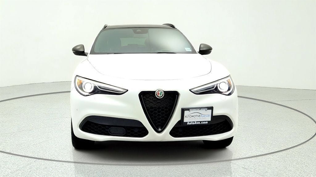 Used 2023 Alfa Romeo Stelvio Estrema AWD/4WD image 2
