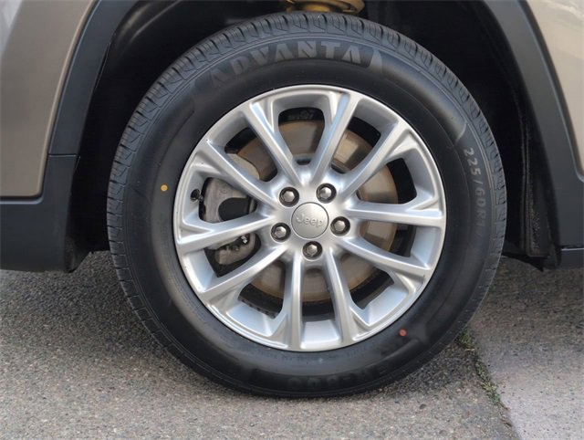 Used 2019 Jeep Cherokee Latitude w/ Popular Appearance Group image 30