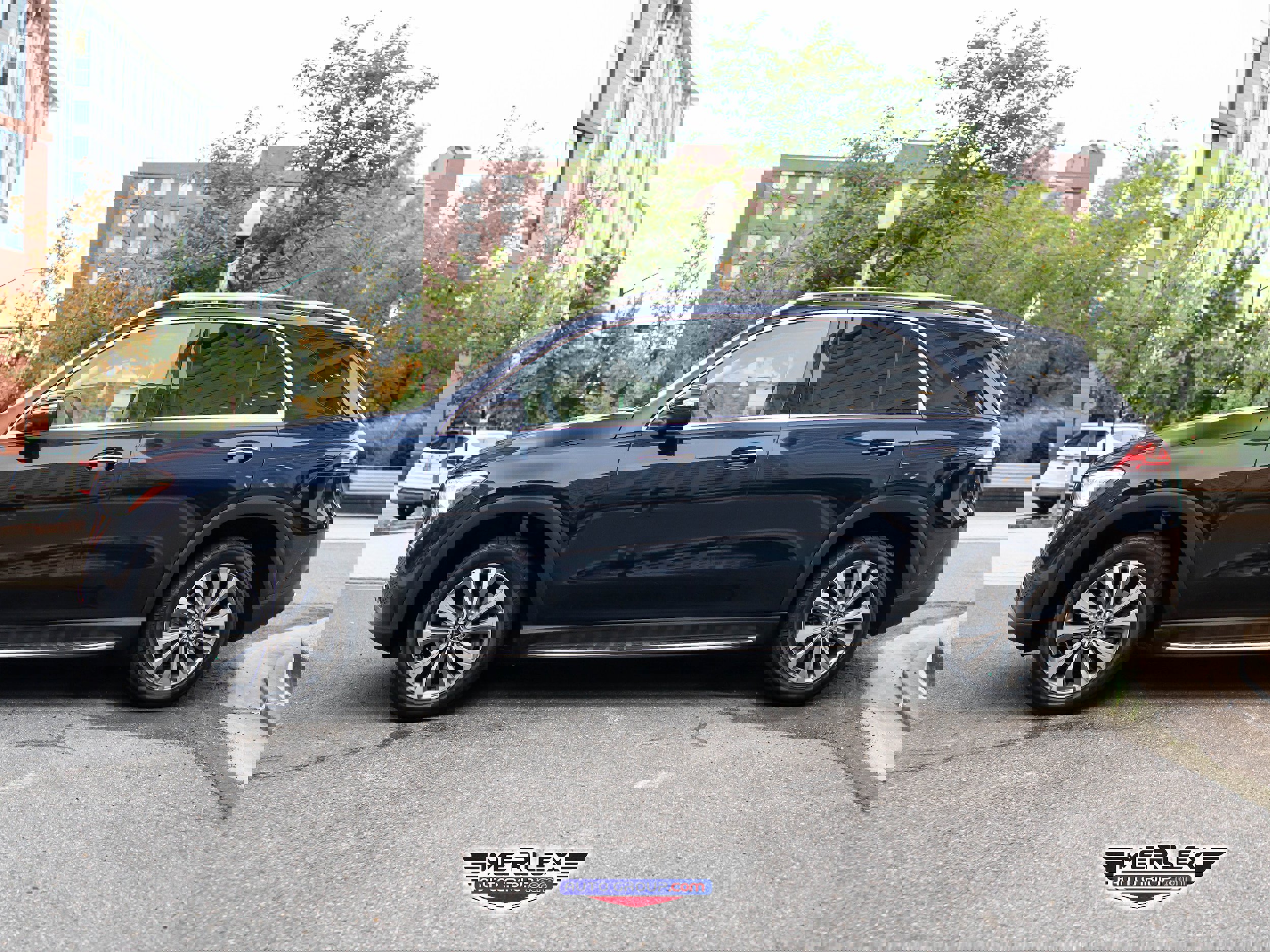 Used 2021 Mercedes-Benz GLE 350 350 4MATIC w/ Premium Package image 4