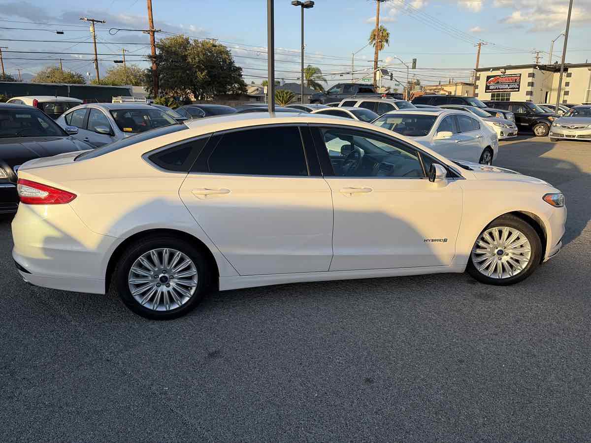 Used 2015 Ford Fusion SE w/ Equipment Group 502A FWD image 4