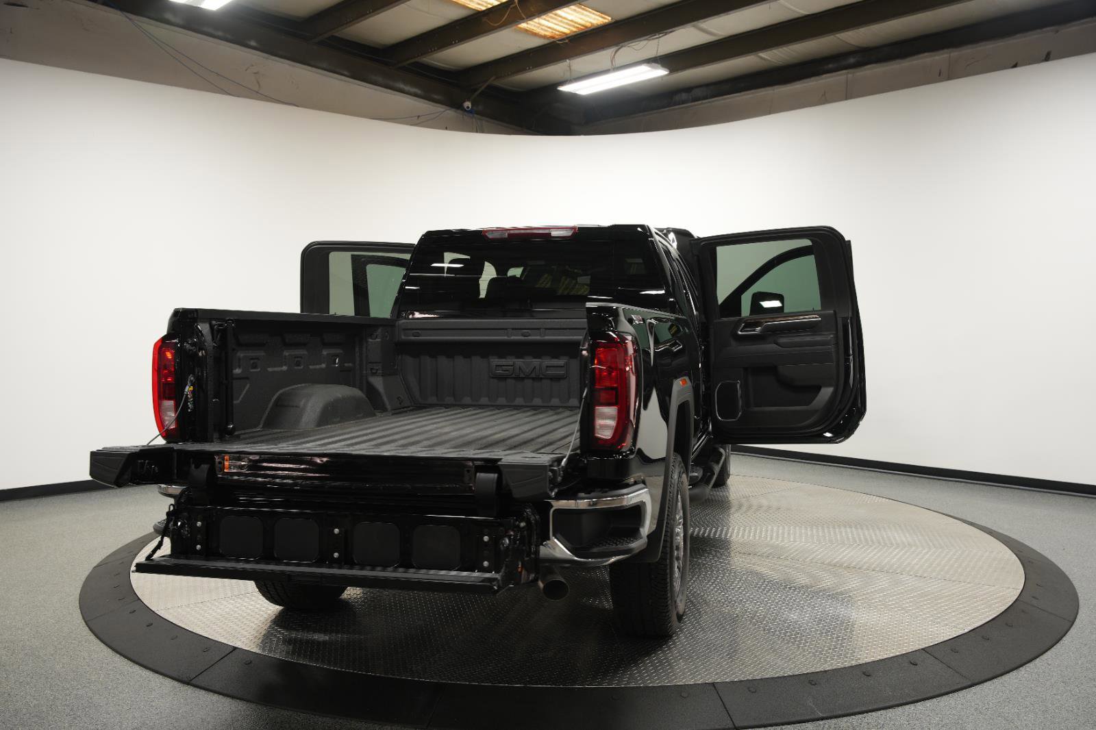 Used 2025 GMC Sierra 2500 SLE w/ SLE Value Package; image 10