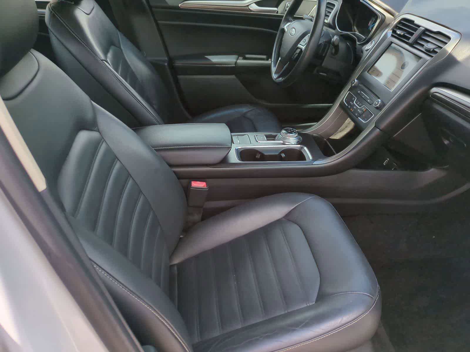 Used 2017 Ford Fusion SE w/ Fusion SE Technology Package FWD image 21