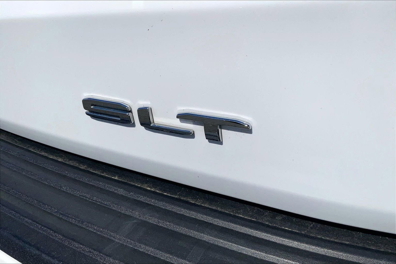 Used 2022 GMC Yukon SLT w/ SLT Premium Package image 9