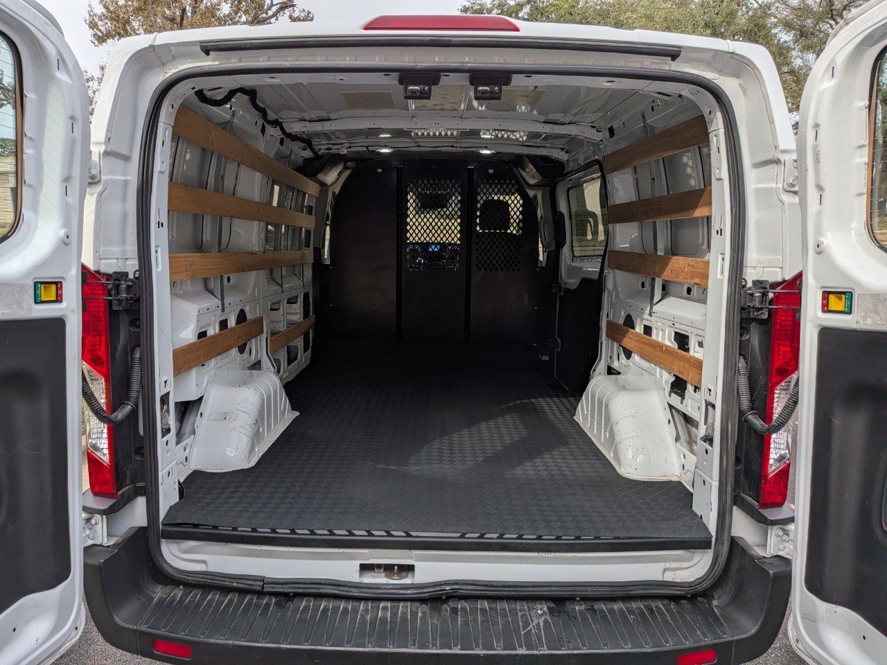 Used 2024 Ford Transit 250 w/ Exterior Upgrade Package image 29