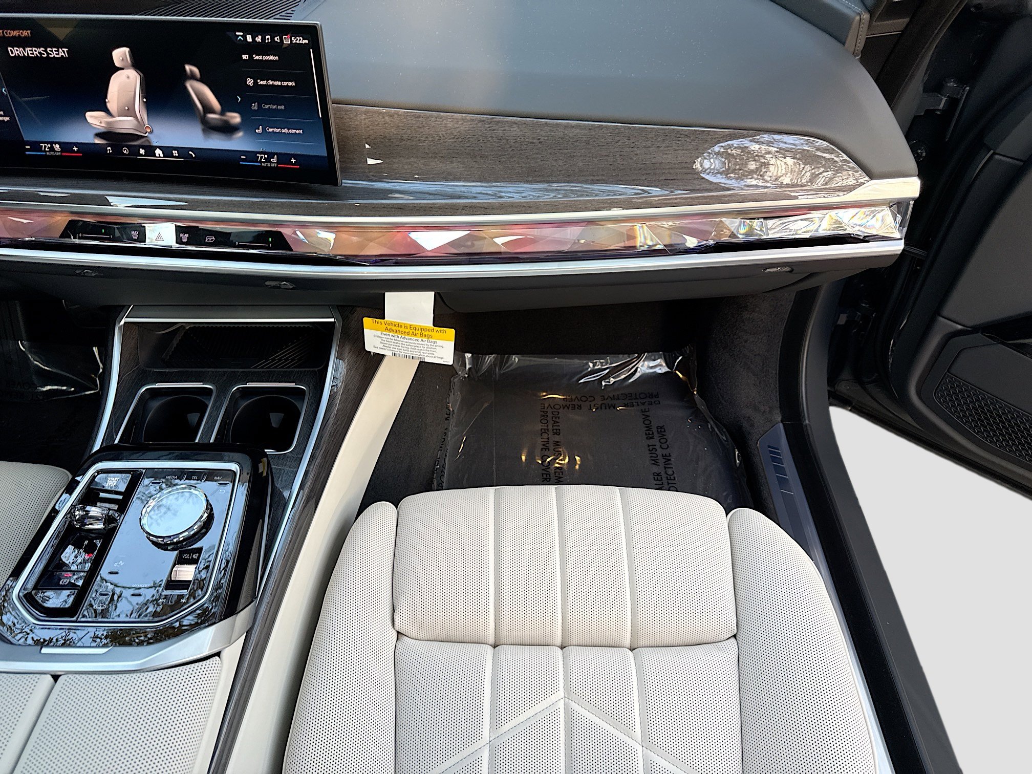 New 2026 BMW 750e xDrive AWD/4WD image 18