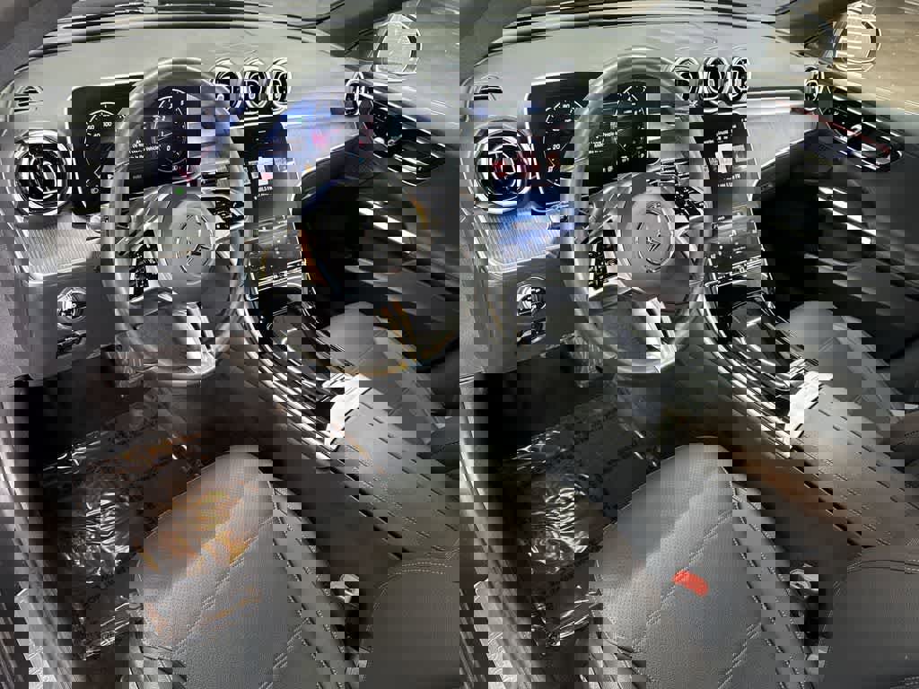 Used 2025 Mercedes-Benz C 300 4MATIC Sedan image 13