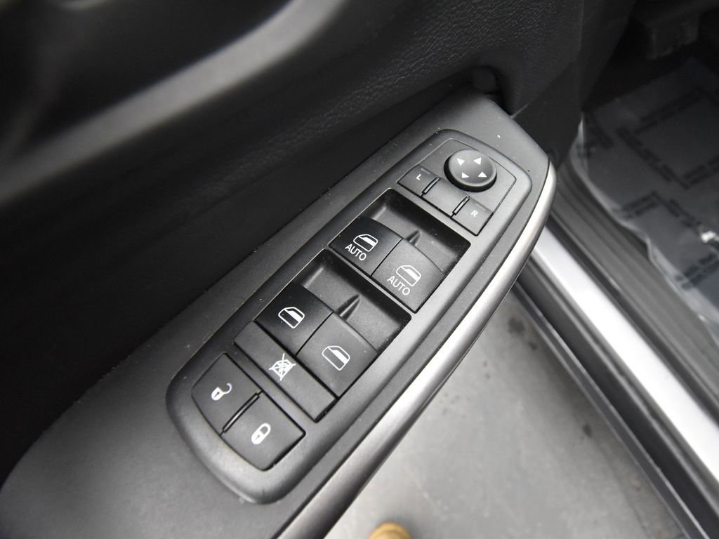 Used 2019 Jeep Cherokee Latitude Plus image 13
