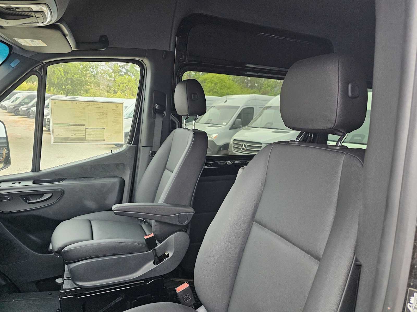 Used 2024 Mercedes-Benz Sprinter 3500 image 19