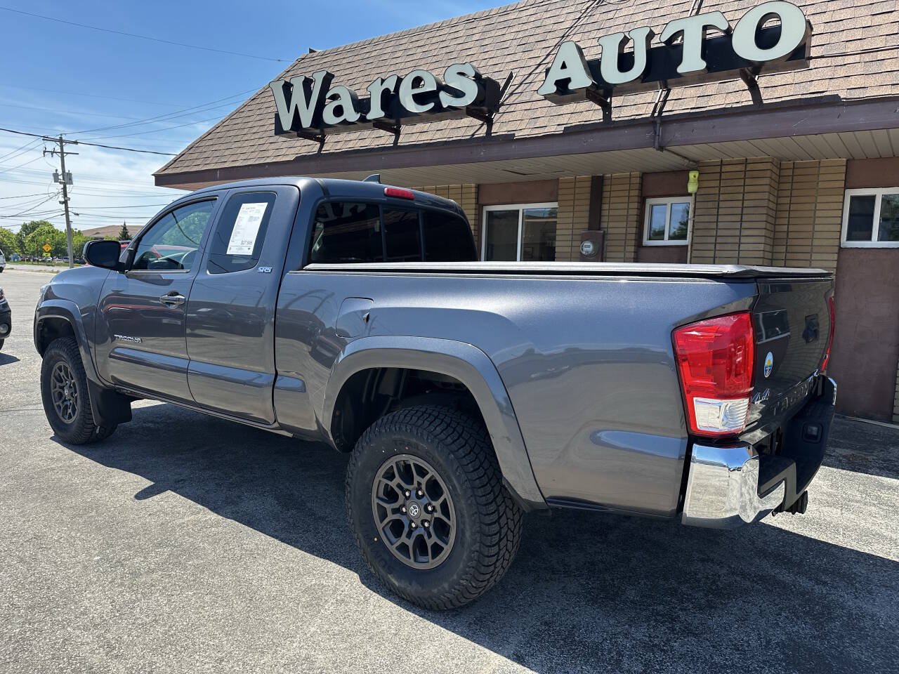 Used 2017 Toyota Tacoma SR5 w/ Tow Package AWD/4WD image 9