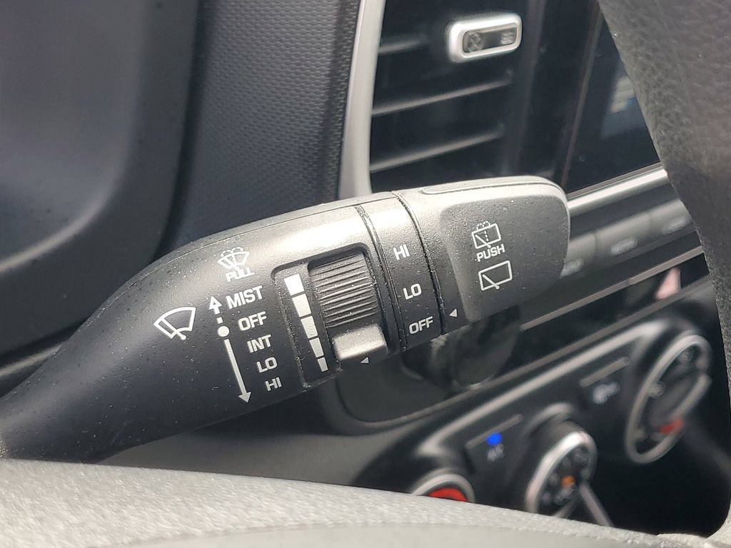 Used 2026 Hyundai Venue SE FWD image 23