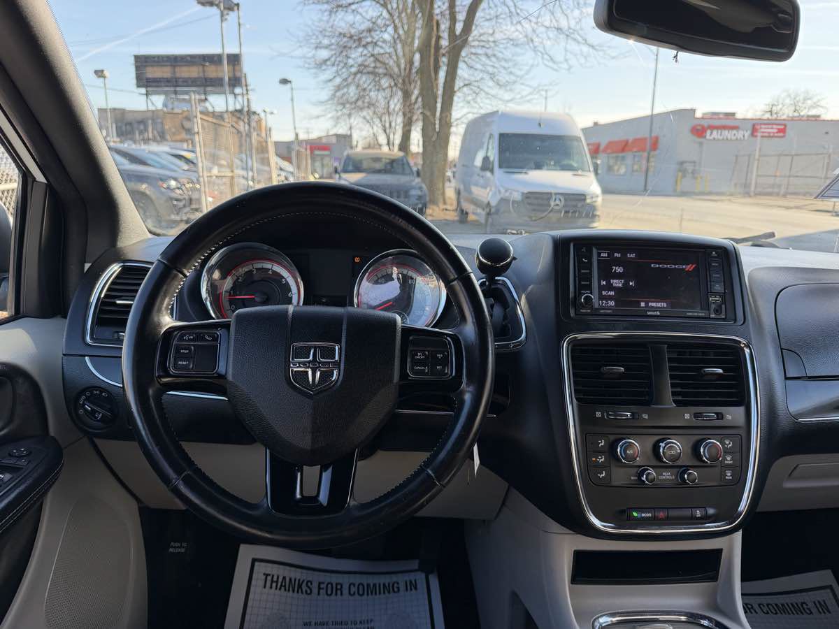 Used 2019 Dodge Grand Caravan SXT FWD image 18