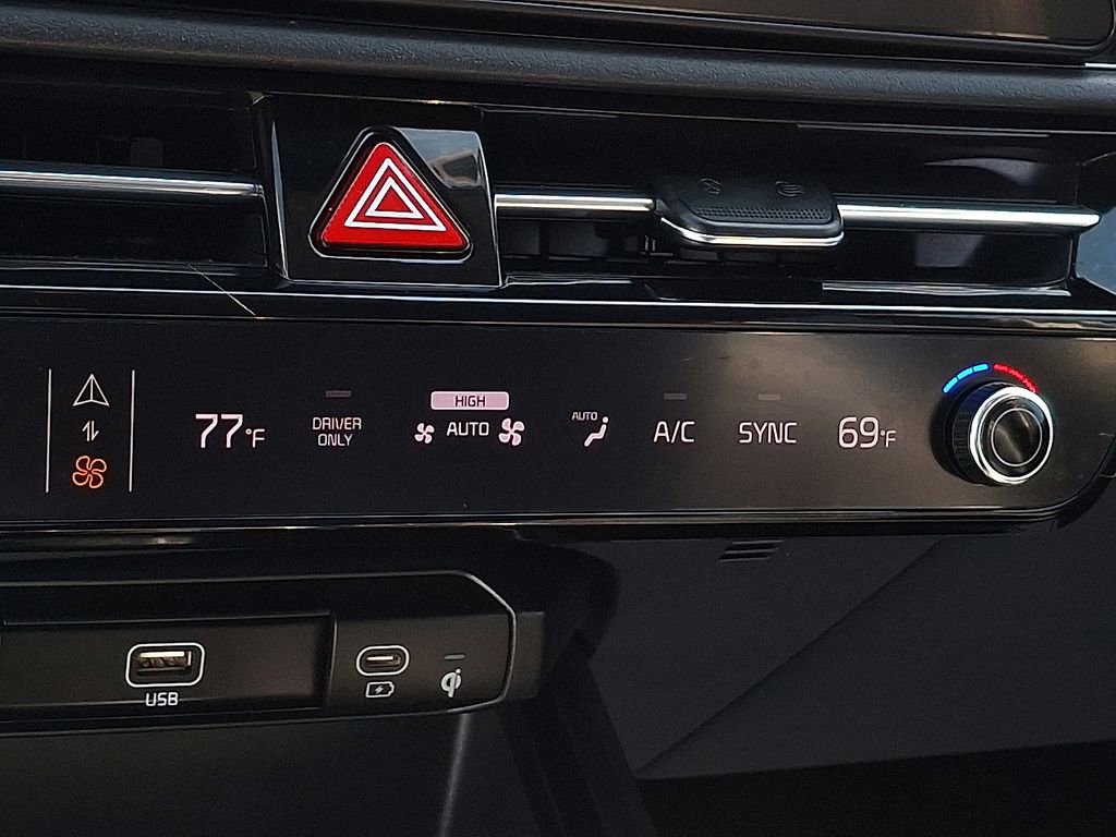 Certified 2023 Kia Niro EX FWD image 22