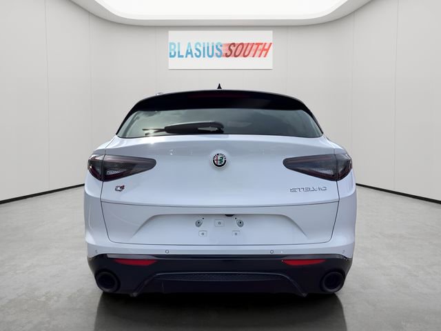 Used 2024 Alfa Romeo Stelvio Veloce image 4